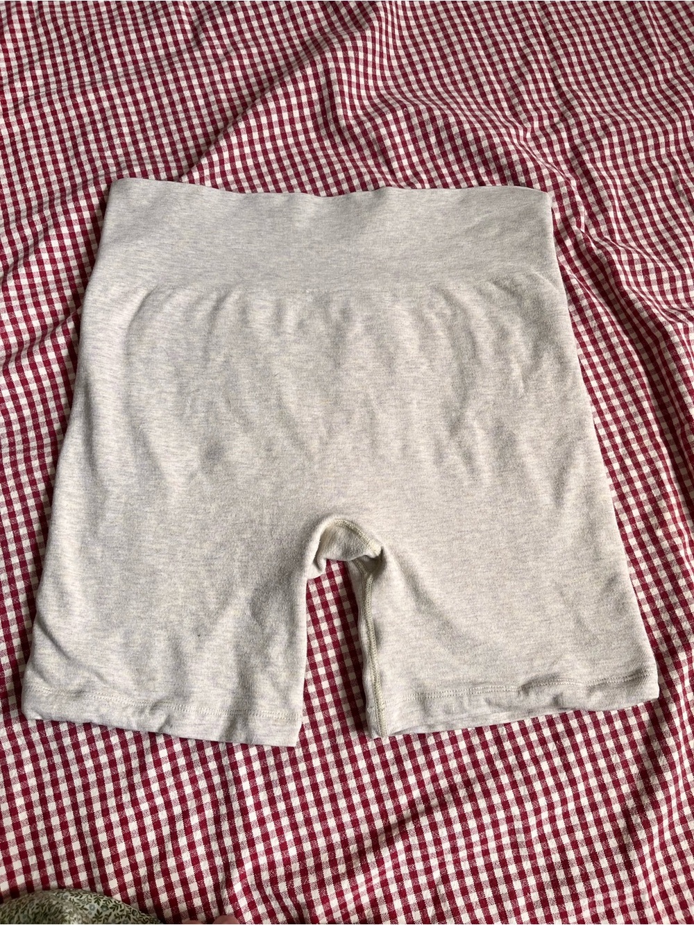 Kindred Bravely Cream Maternity Athletic Shorts - Picture 8 of 8